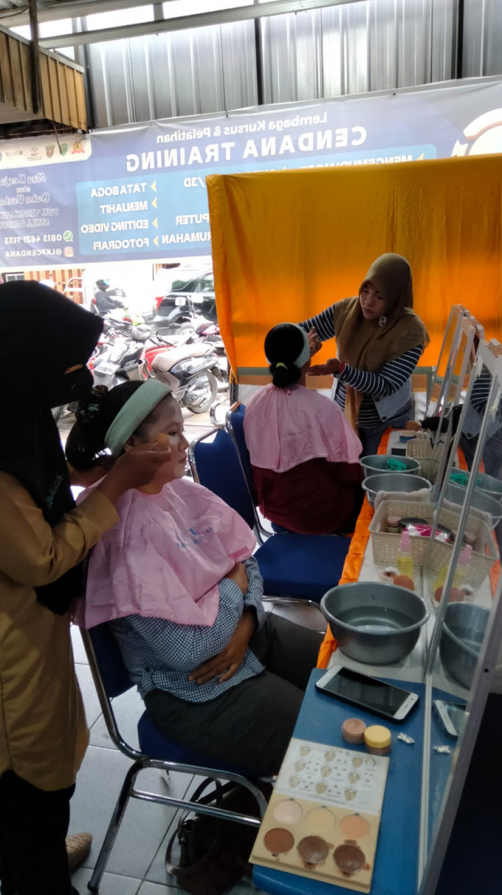 Kamis dan Jumat, 18 Mei dan 19 Mei 2023, Kegiatan Probebaya bidang Pemberdayaan untuk pelatihan tata rias kecantikan, kecantikan kulit, mekanik, pelatihan tata boga, pelatihan komputer Pokmas Mekkah, Kahoi dan Cendana