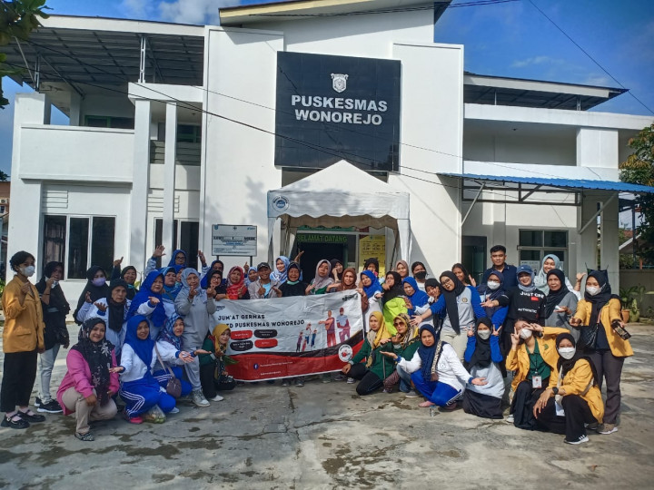 Sabtu, 20 Mei 2023, Lurah bersama Kasie Pemerintahan dan staf mengikuti kegiatan Germas di Puskesmas Wonorejo