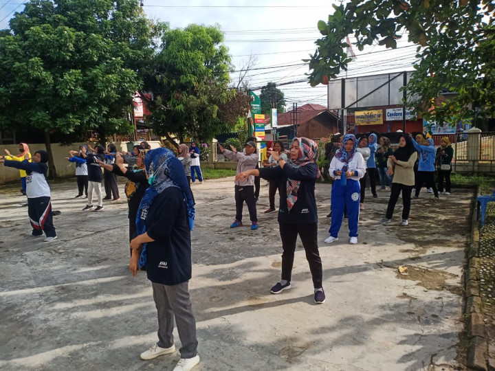 Sabtu, 20 Mei 2023, Lurah bersama Kasie Pemerintahan dan staf mengikuti kegiatan Germas di Puskesmas Wonorejo