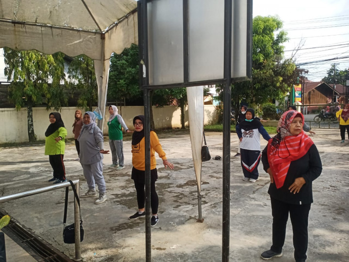 Sabtu, 20 Mei 2023, Lurah bersama Kasie Pemerintahan dan staf mengikuti kegiatan Germas di Puskesmas Wonorejo