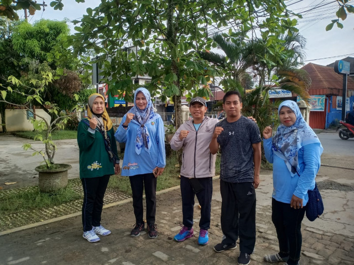 Sabtu, 20 Mei 2023, Lurah bersama Kasie Pemerintahan dan staf mengikuti kegiatan Germas di Puskesmas Wonorejo