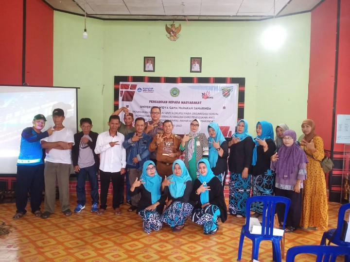 Selasa, 22 Mei 2023 Sosialisasi penerapan nilai-nilai anti korupsi pada organisasi sosial kemasyarakatan oleh Tim LPPM Universitas Widya Gama Mahakam Samarinda yang diadakan di balai LPM Kelurahan Karang anyar