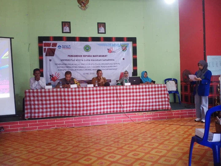 Selasa, 22 Mei 2023 Sosialisasi penerapan nilai-nilai anti korupsi pada organisasi sosial kemasyarakatan oleh Tim LPPM Universitas Widya Gama Mahakam Samarinda yang diadakan di balai LPM Kelurahan Karang anyar