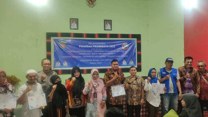 25 Mei 2023, Lurah menghadiri kegiatan penutupan pelatihan dari LPK Cendana untuk kegiatan pelatihan kerja bagi Pokmas Cendana, Gading dan Me-Kah di Balai LPM Karang Anyar.