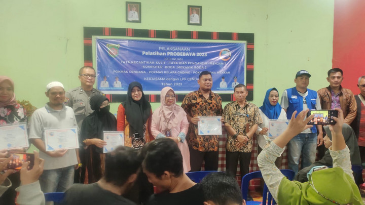 25 Mei 2023, Lurah menghadiri kegiatan penutupan pelatihan dari LPK Cendana untuk kegiatan pelatihan kerja bagi Pokmas Cendana, Gading dan Me-Kah di Balai LPM Karang Anyar.