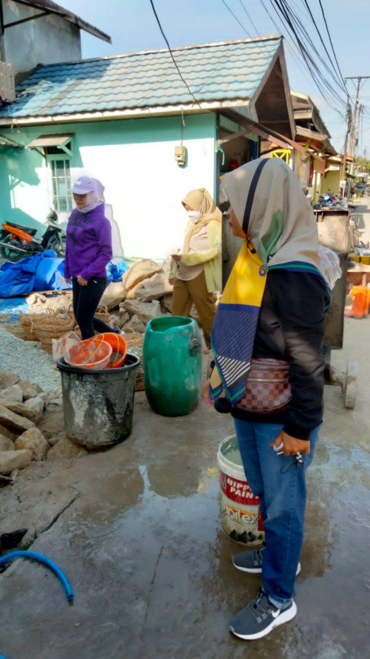 Jumat, 26 Mei 2023 Monitoring kegiatan infrastruktur RT 24 bersama Kasie Ekobang, Mardiana dan Habibah sebagai pendamping infrastruktur kec sungai kunjang