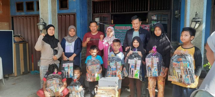 Sabtu, 10 Juni 2023 Penyerahan bantuan paket pendidikan RT 35 pokmas Mekah