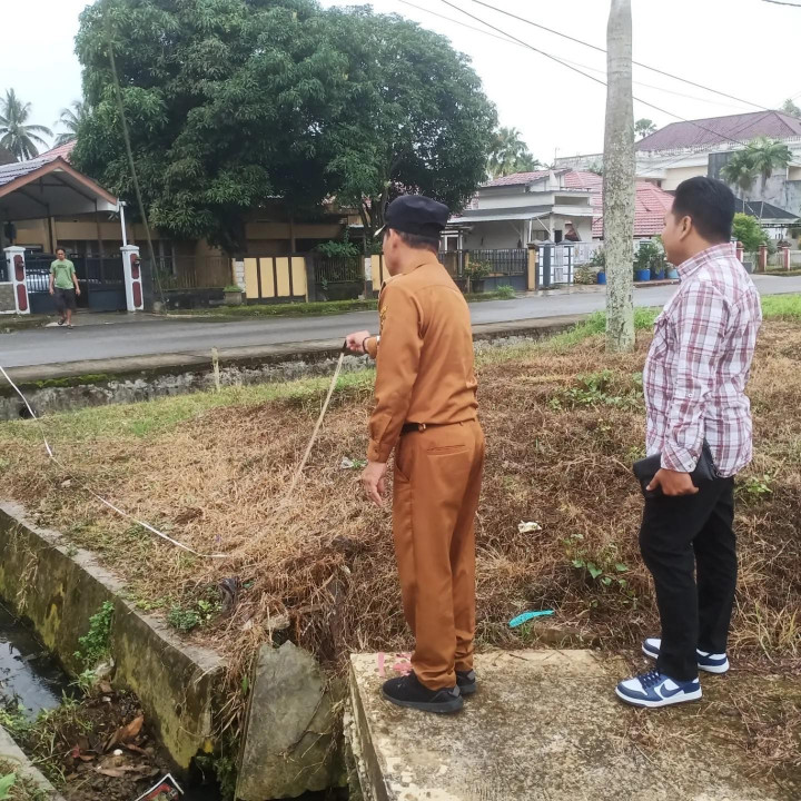 Selasa, 13 Juni 2023.. Peninjauan bersama antara lurah karang anyar bersama perwakilan Dinas Perkim Kota Samarinda terkait rencana pembangunan playground  diwilayah Kelurahan Karang anyar