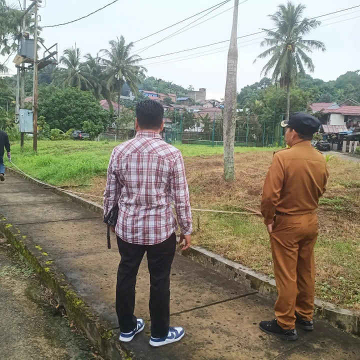 Selasa, 13 Juni 2023.. Peninjauan bersama antara lurah karang anyar bersama perwakilan Dinas Perkim Kota Samarinda terkait rencana pembangunan playground  diwilayah Kelurahan Karang anyar