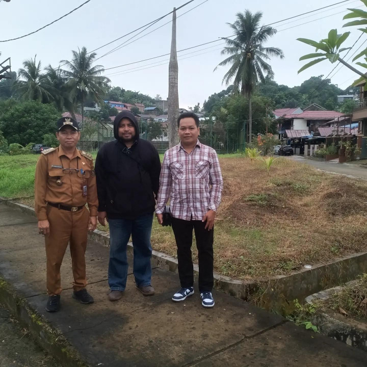 Selasa, 13 Juni 2023.. Peninjauan bersama antara lurah karang anyar bersama perwakilan Dinas Perkim Kota Samarinda terkait rencana pembangunan playground  diwilayah Kelurahan Karang anyar