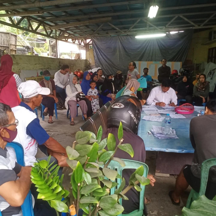 Selasa, 13 Juni 2023 ... Penyaluran beras hari pertama bantuan pemerintah Kota Samarinda kepada warga yang terdata kurang mampu di wilayah Kelurahan Karang Anyar
