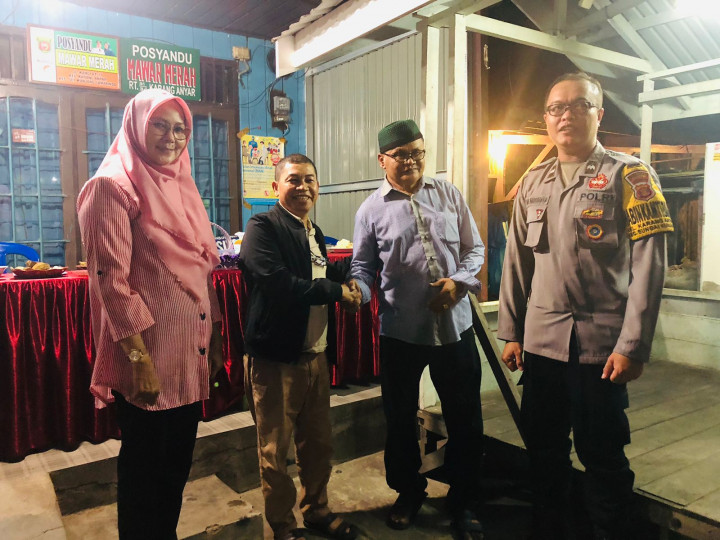 Minggu, 18 Juni 2023 Lurah bersama Kasie Pemerintahan dan Staf menghadiri kegiatan Pemilihan Ketua RT. 031 di Jalan Kahoi B7. Dan juga diawasi oleh Bhabinkamtibmas dan FKPM Karang Anyar.