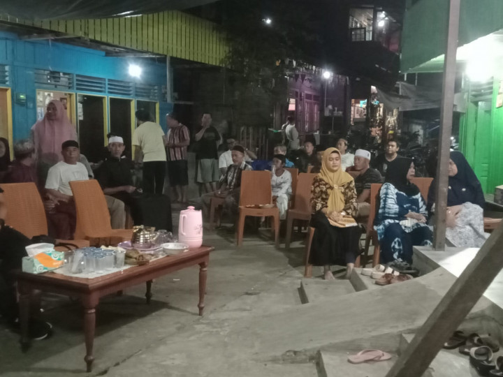 Minggu, 18 Juni 2023 Lurah bersama Kasie Pemerintahan dan Staf menghadiri kegiatan Pemilihan Ketua RT. 031 di Jalan Kahoi B7. Dan juga diawasi oleh Bhabinkamtibmas dan FKPM Karang Anyar.
