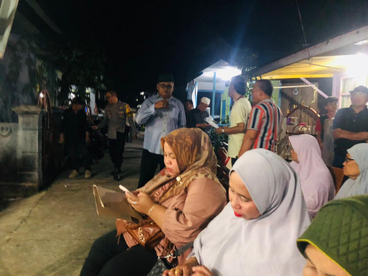 Minggu, 18 Juni 2023 Lurah bersama Kasie Pemerintahan dan Staf menghadiri kegiatan Pemilihan Ketua RT. 031 di Jalan Kahoi B7. Dan juga diawasi oleh Bhabinkamtibmas dan FKPM Karang Anyar.
