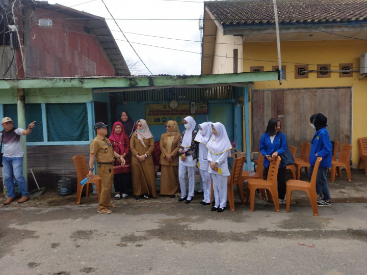 Senin, 03 Juli 2023 Monitoring kegiatan Probebaya bidang Sapras di wilayah Pokmas Cendana bersama Lurah, Seklur dan Pokmas Cendana