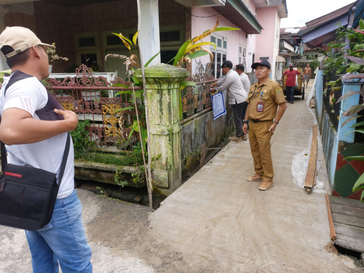 Senin, 03 Juli 2023 Monitoring kegiatan Probebaya bidang Sapras di wilayah Pokmas Cendana bersama Lurah, Seklur dan Pokmas Cendana