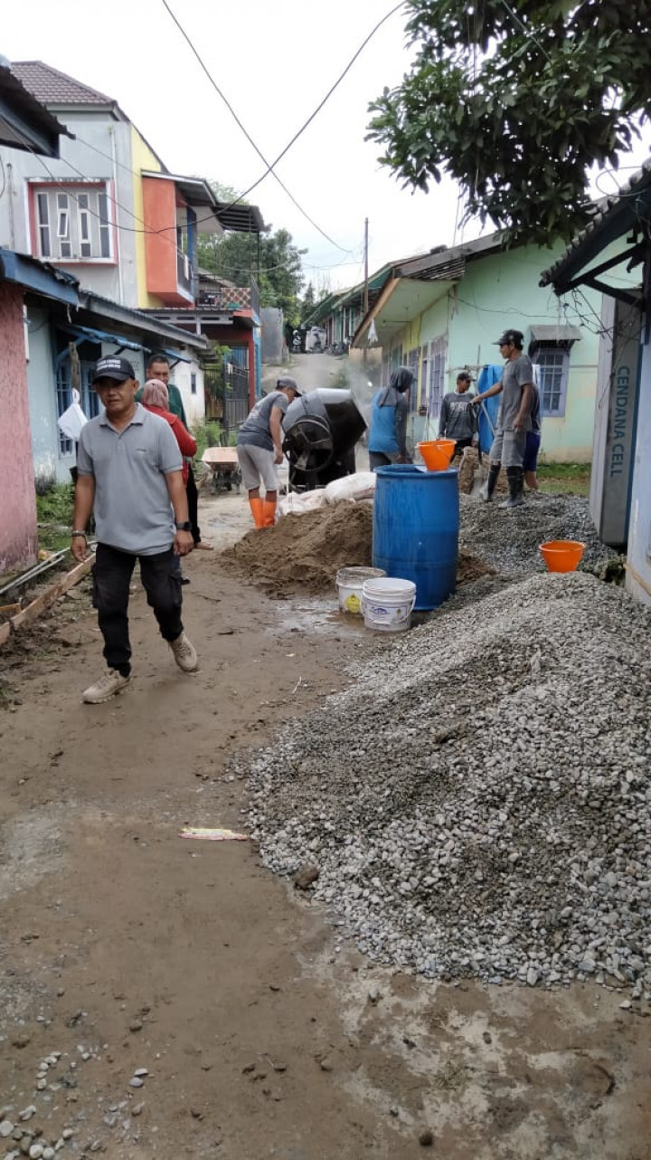 Selasa, 27 Juni 2023 Kegiatan infrastruktur RT 12 pokmas Cendana bersama Bu Habibah pendamping infrastruktur kec sungai kunjang