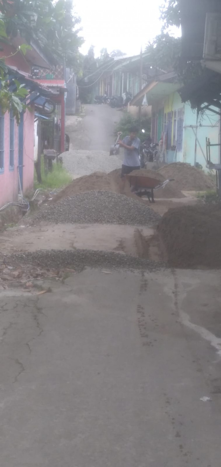 Selasa, 27 Juni 2023 Kegiatan infrastruktur RT 12 pokmas Cendana bersama Bu Habibah pendamping infrastruktur kec sungai kunjang