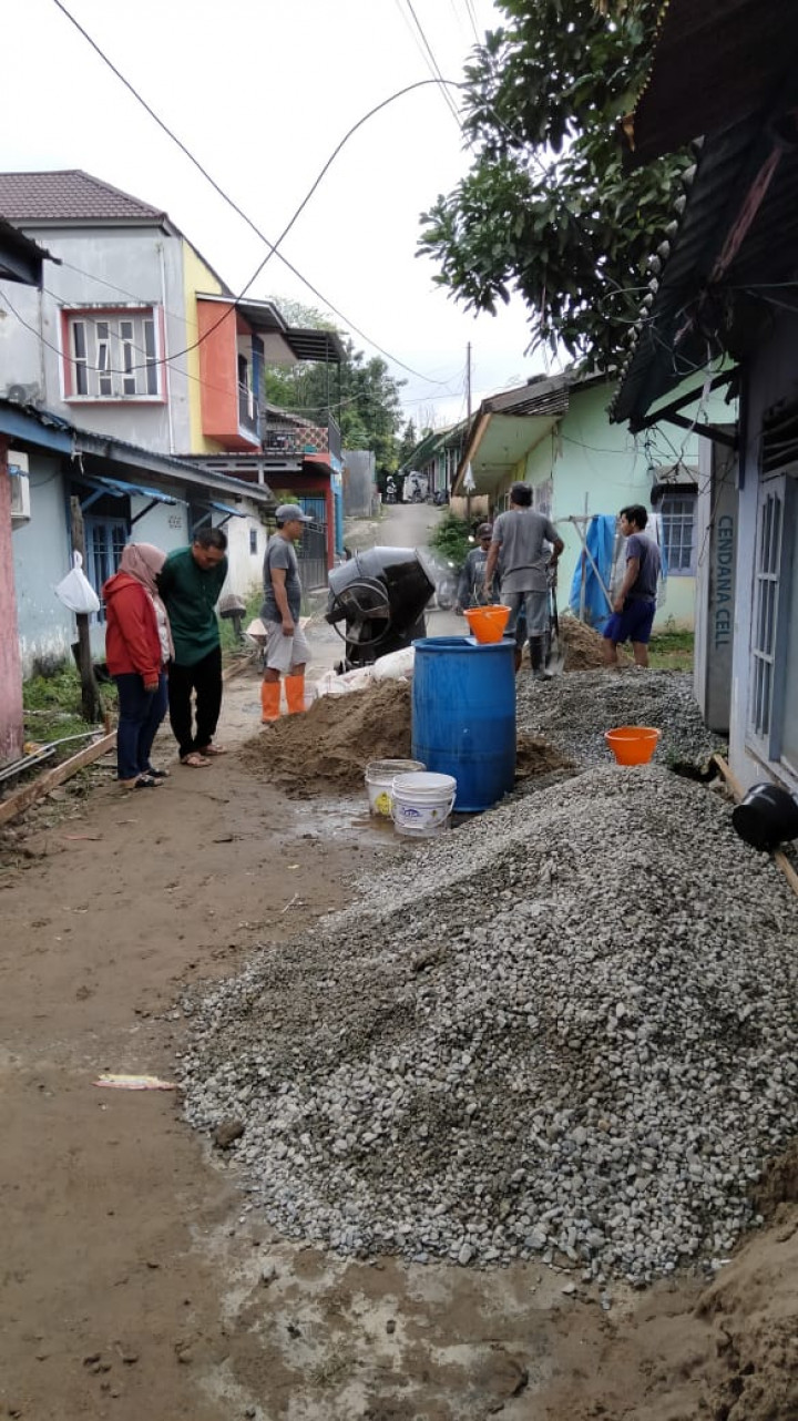 Selasa, 27 Juni 2023 Kegiatan infrastruktur RT 12 pokmas Cendana bersama Bu Habibah pendamping infrastruktur kec sungai kunjang