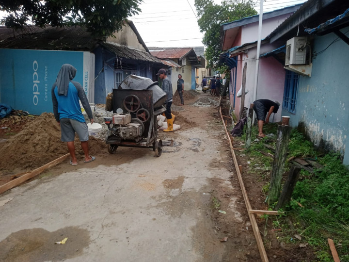 Selasa, 27 Juni 2023 kegiatan semenisasi jalan di RT.004, Jalan Cendana