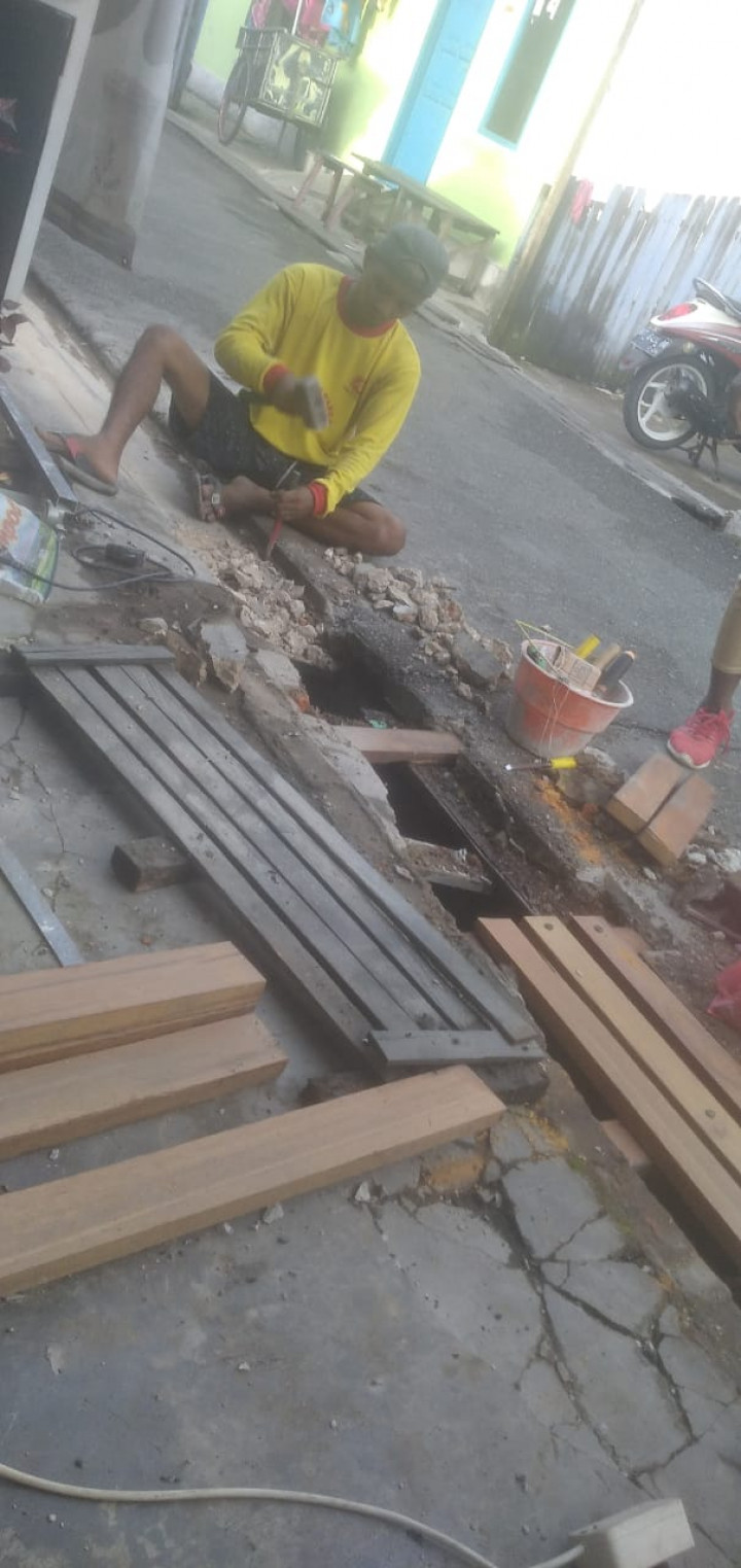 Sabtu, 01 Juli 2023, kegiatan infrastruktur Probebaya di RT.03,05,08,09 Kelurahan Karang Anyar berupa semenisasi jalan, pembuatan Gapura dan perbaikan drainase.
