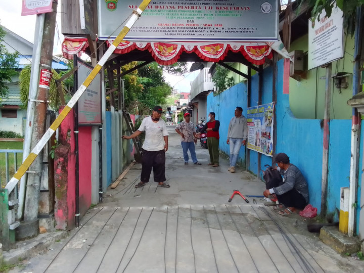 Sabtu, 01 Juli 2023, kegiatan infrastruktur Probebaya di RT.03,05,08,09 Kelurahan Karang Anyar berupa semenisasi jalan, pembuatan Gapura dan perbaikan drainase.