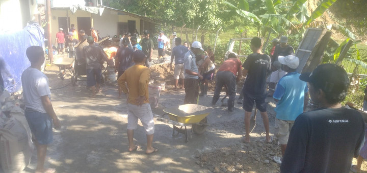Minggu, 09 Juli 2023, kegiatan Probebaya Sapras berupa Semenisasi Jalan di RT.036, Jalan Cendana