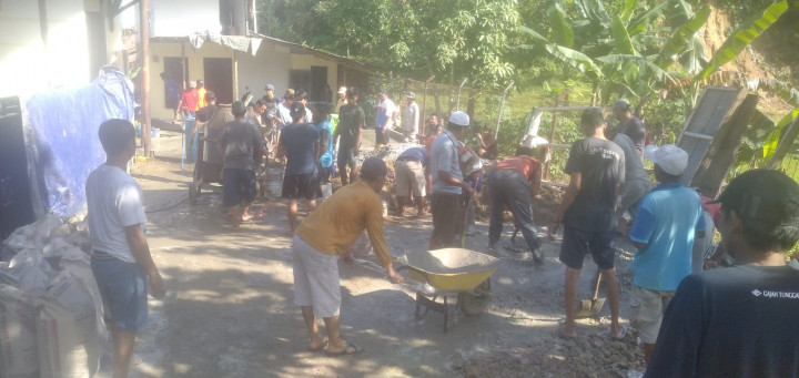 Minggu, 09 Juli 2023, kegiatan Probebaya Sapras berupa Semenisasi Jalan di RT.036, Jalan Cendana