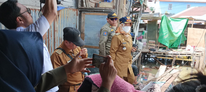 Senin, 10 Juli 2023, kegiatan penertiban PKL yang berjualan diatas Parit di Jalan Teuku Umar bersama Kecamatan Sungai Kunjang dan Kelurahan Lok Bahu