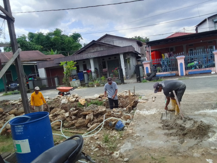Senin, 10 Juli 2023, Kegiatan perbaikan Parit di RT.004, Jalan Cendana
