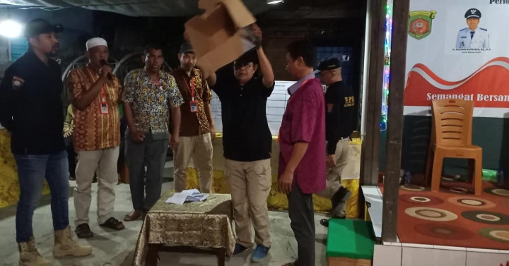 Jumat, 14 Juli 2023, proses pemilihan Ketua RT.004 di Jalan Cendana dan dihadiri langsung oleh Lurah, Kasie Pemerintahan, Ketua LPM, Bhabinkamtibmas dan Staf Kelurahan Karang Anyar.