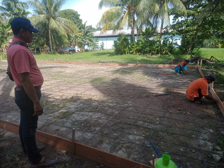 Minggu, 16 Juli 2023, proses pembuatan Lapangan bulutangkis di Jalan Cendana Komp. PDAM RT.007 bidang Sapras Probebaya.