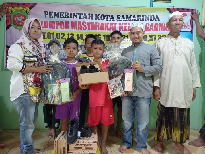 Minggu, 16 Juli 2023 Penyerahan paket pendidikan RT 19 ,20, 21 pokmas Kelapa Gading