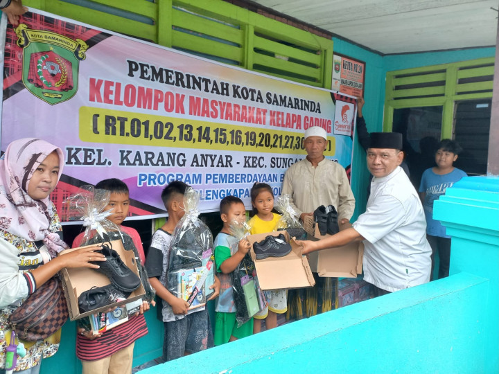 Minggu, 16 Juli 2023 Penyerahan paket pendidikan RT 19 ,20, 21 pokmas Kelapa Gading
