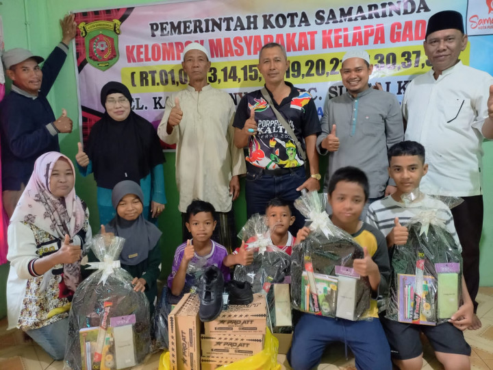 Minggu, 16 Juli 2023 Penyerahan paket pendidikan RT 19 ,20, 21 pokmas Kelapa Gading