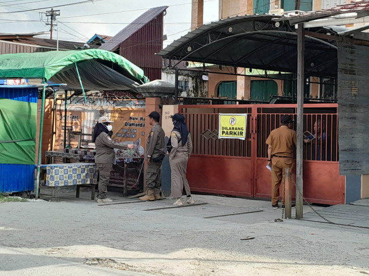 Selasa, 25 Juli 2023 Kelurahan Karang Anyar bersama Jajaran Kecamatan Sungai Kunjang melakukan penertiban PKL dan Baliho Caleg di Jalan Tengkawang dan Jalan Ulin.