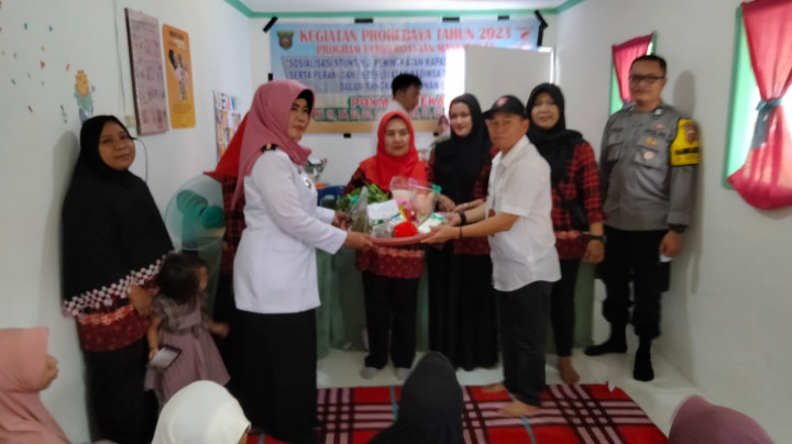 Rabu, 26 Juli 2023, Lurah bersama Camat Sungai Kunjang membuka acara sosialisasi Stunting dan pembagian Makanan tambahan untuk Posyandu di wilayah Pokmas Mekah yaitu RT 17,18,22,23,24,25,26,31,32,32,33,34,35