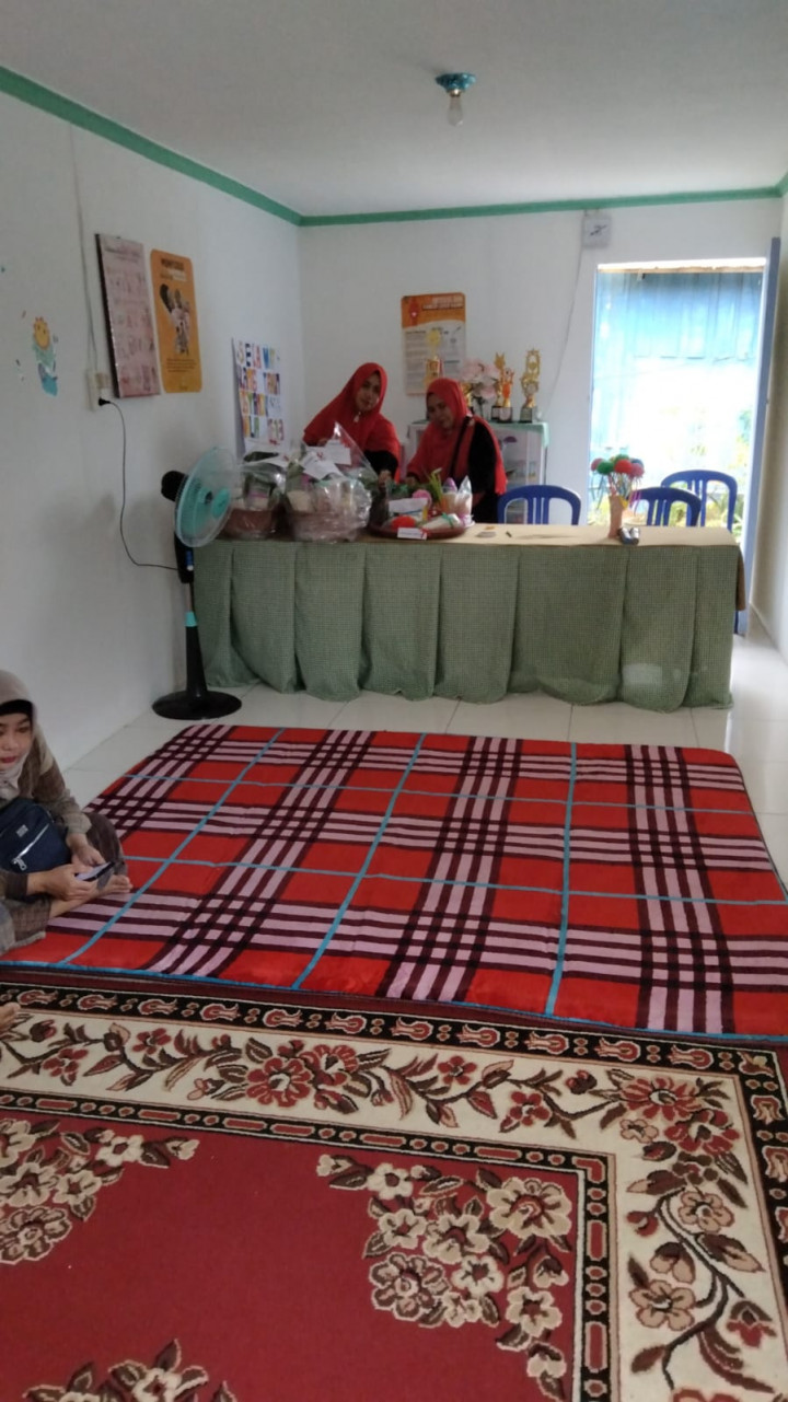 Rabu, 26 Juli 2023, Lurah bersama Camat Sungai Kunjang membuka acara sosialisasi Stunting dan pembagian Makanan tambahan untuk Posyandu di wilayah Pokmas Mekah yaitu RT 17,18,22,23,24,25,26,31,32,32,33,34,35