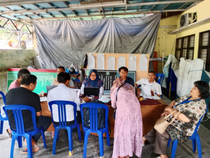 Rabu, 26 Juli 2023 Lurah Karang Anyar mengawasi jalannya kegiatan Expose PTSL oleh pihak BPN di Kantor Kelurahan Karang Anyar
