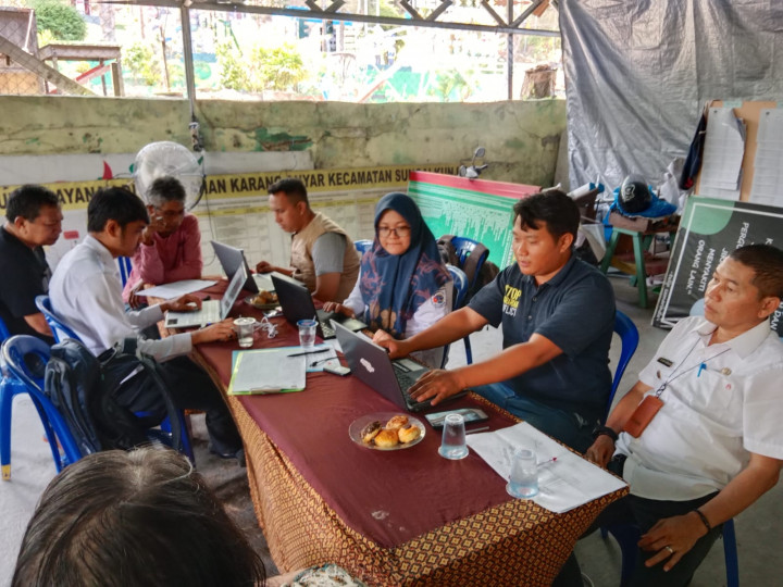 Rabu, 26 Juli 2023 Lurah Karang Anyar mengawasi jalannya kegiatan Expose PTSL oleh pihak BPN di Kantor Kelurahan Karang Anyar