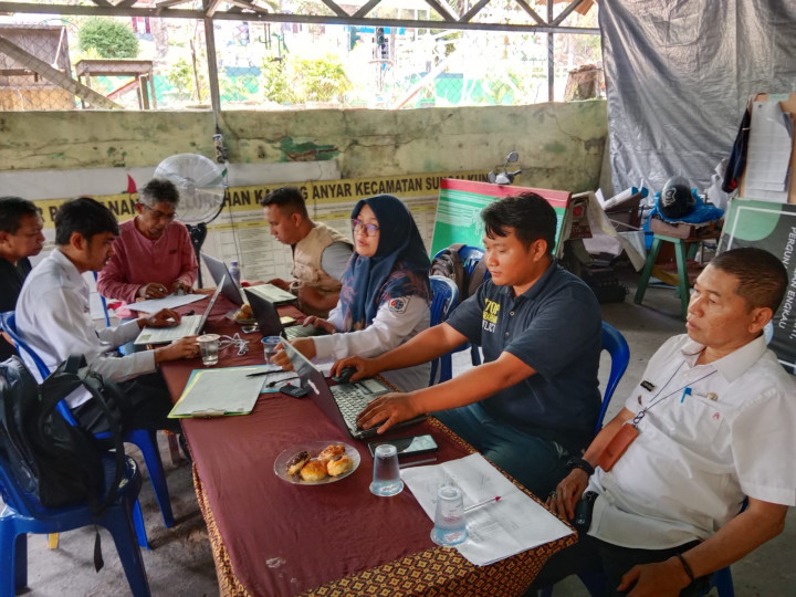 Rabu, 26 Juli 2023 Lurah Karang Anyar mengawasi jalannya kegiatan Expose PTSL oleh pihak BPN di Kantor Kelurahan Karang Anyar