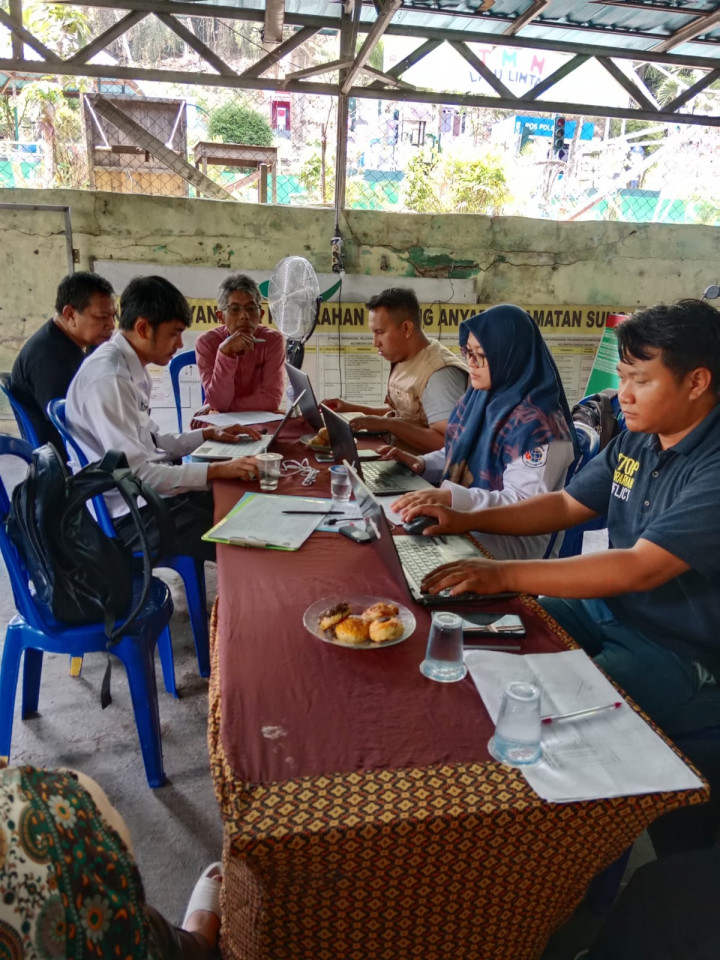 Rabu, 26 Juli 2023 Lurah Karang Anyar mengawasi jalannya kegiatan Expose PTSL oleh pihak BPN di Kantor Kelurahan Karang Anyar