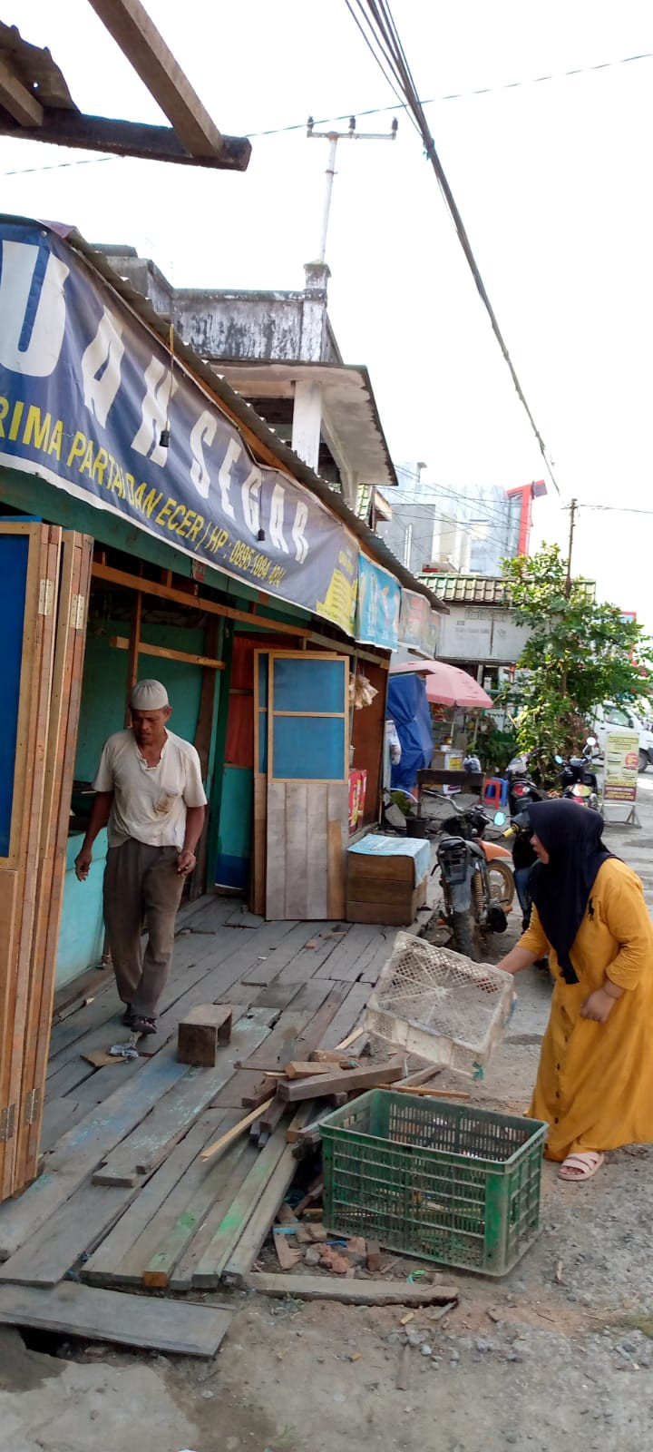 Minggu, 30 Juli 2023, Lurah Bersama para pejabat, Staf, FKPM dan Babinsa Karang Anyar ikut menghadiri dan monitoring kegiatan kerja bakti di wilayah Kelurahan Karang Anyar.