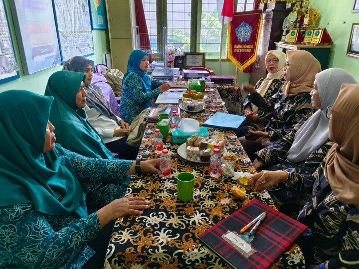 Rabu, 02 Agustus 2023, Lurah Karang Anyar bersama Ketua PKK Karang Anyar Mendampingi PKK Kelurahan dalam rangka penilaian lomba SMEP