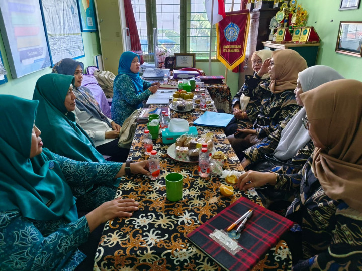 Rabu, 02 Agustus 2023, Lurah Karang Anyar bersama Ketua PKK Karang Anyar Mendampingi PKK Kelurahan dalam rangka penilaian lomba SMEP