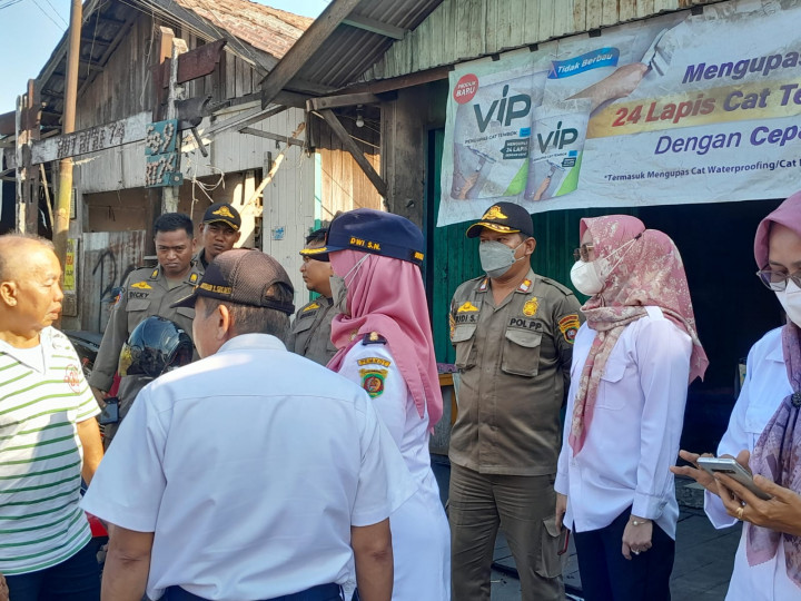 Rabu, 02 Agustus 2023, Lurah beserta jajaran pejabat dan staf Karang Anyar, mendampingi Camat Sungai Kunjang dan tim dalam melaksanakan monitoring PKL di sepanjang Jalan Ulin