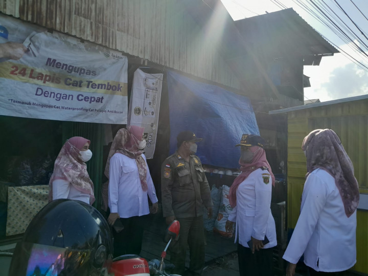 Rabu, 02 Agustus 2023, Lurah beserta jajaran pejabat dan staf Karang Anyar, mendampingi Camat Sungai Kunjang dan tim dalam melaksanakan monitoring PKL di sepanjang Jalan Ulin