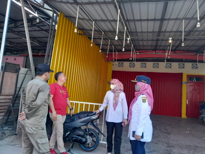 Rabu, 02 Agustus 2023, Lurah beserta jajaran pejabat dan staf Karang Anyar, mendampingi Camat Sungai Kunjang dan tim dalam melaksanakan monitoring PKL di sepanjang Jalan Ulin