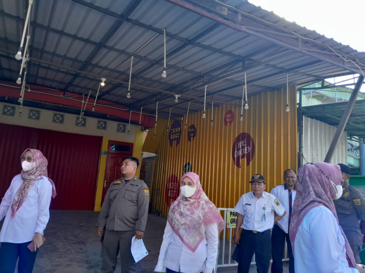 Rabu, 02 Agustus 2023, Lurah beserta jajaran pejabat dan staf Karang Anyar, mendampingi Camat Sungai Kunjang dan tim dalam melaksanakan monitoring PKL di sepanjang Jalan Ulin