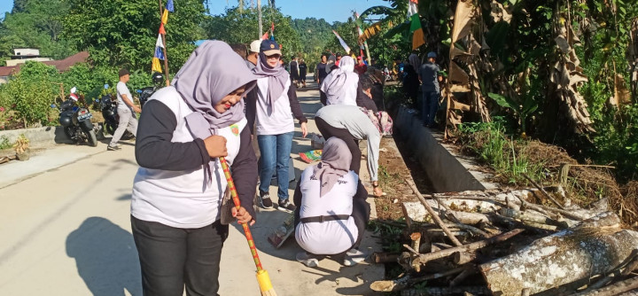 Minggu, 06 Agustus 2023, Lurah beserta jajaran Kelurahan Karang Anyar menghadiri kegiatan giat kerja bakti se kecamatan Sungai Kunjang di Jalan Karang Mulya, Lok Bahu, Samarinda